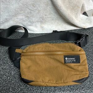 Lululemon Clean Lines Belt Bag